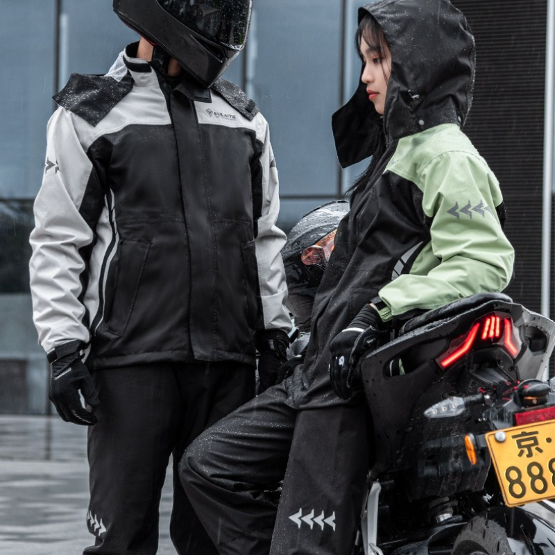 オックスフォード製バイク用レインスーツ 防水ジャケット＆パン - Cycling Commuter Rain Jacket のレビューと価格